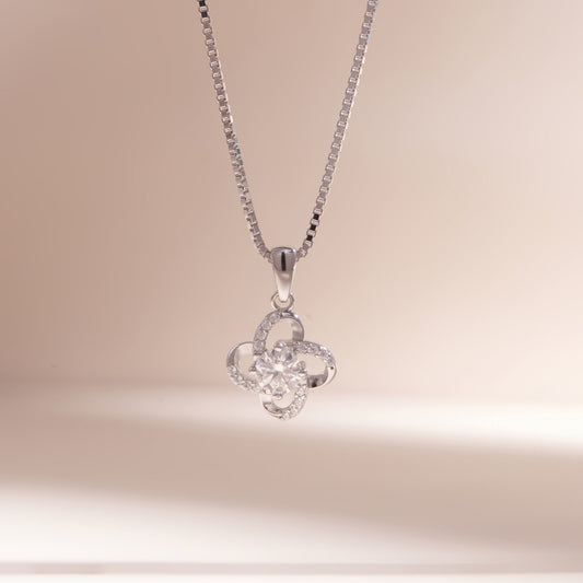 ELVORIA Moissanite Four Leaf Clover Necklace 5mm GRA – 925 Sterling Silver