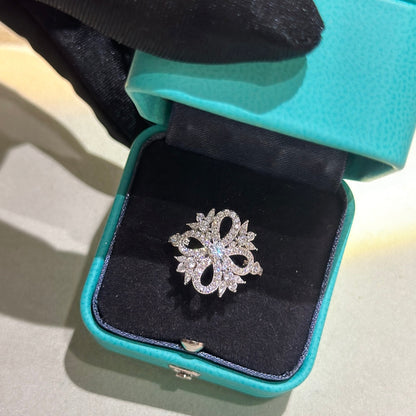 18K Celestial T Vinatge Flower Ring